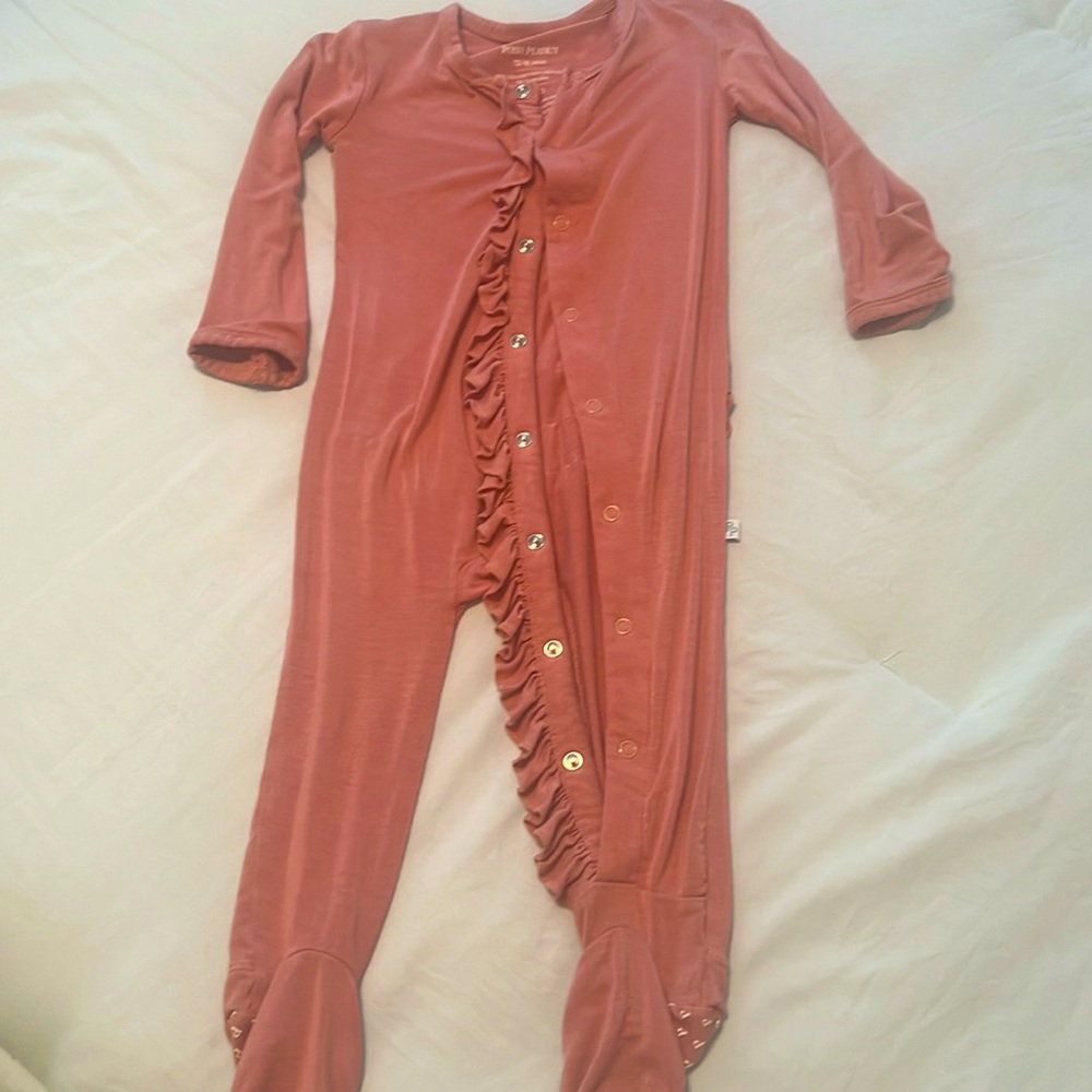 Posh Peanut dusty rose footie